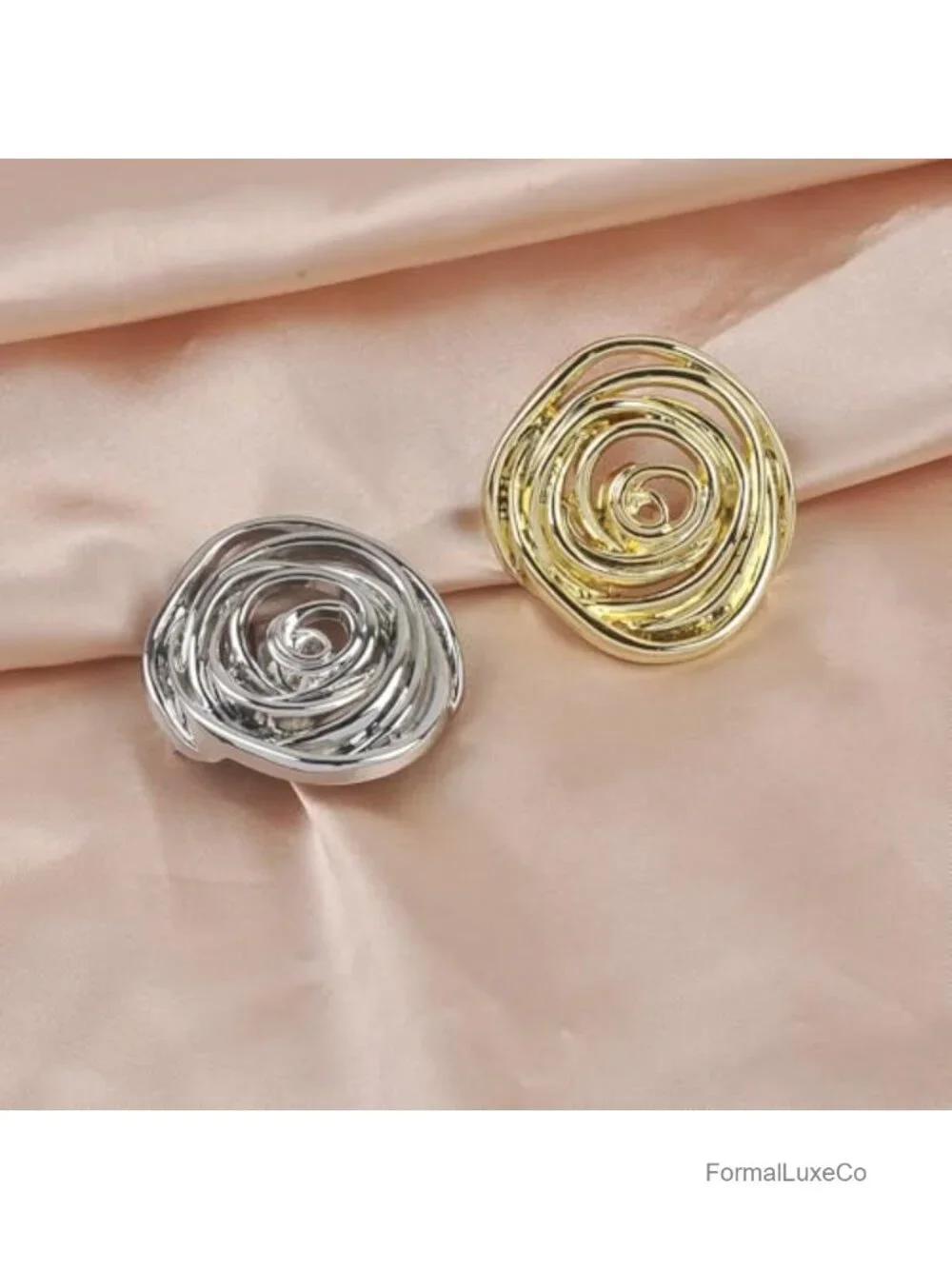 Minimalist Spiral Brooch Pin Gold Tone Metal Geometric Swirl Lapel Badge for